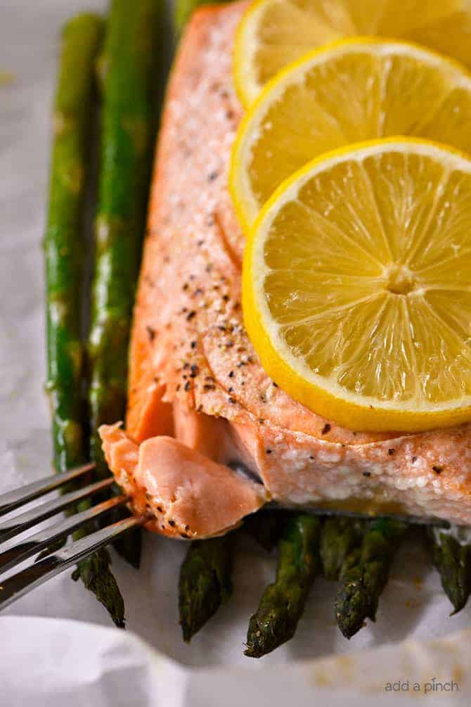 Parchment Packet Perfection: Lemon Garlic Salmon & Asparagus